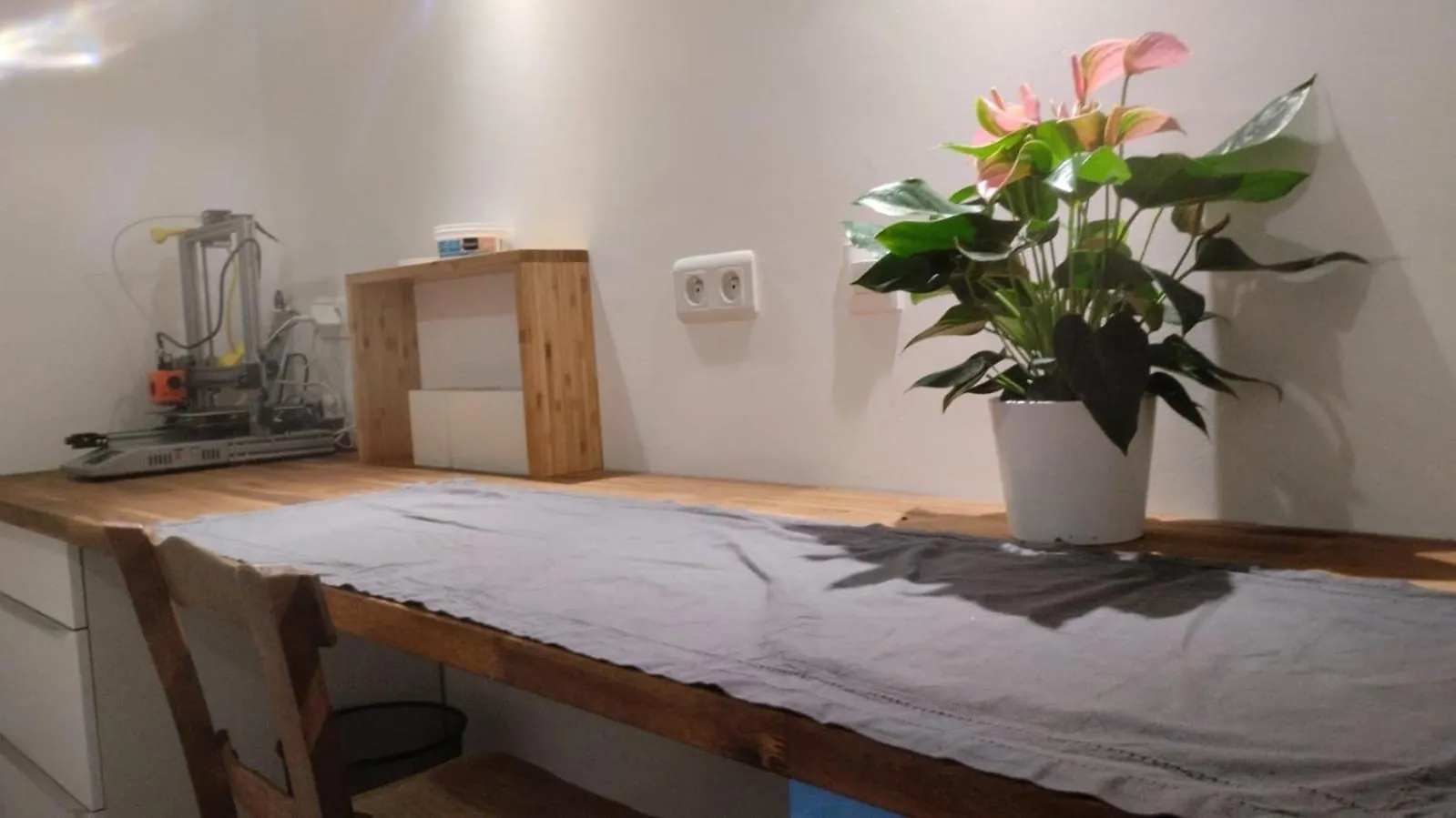 Chambre Avec Grand Bureau Sdb Partagee Chavagne Homestay