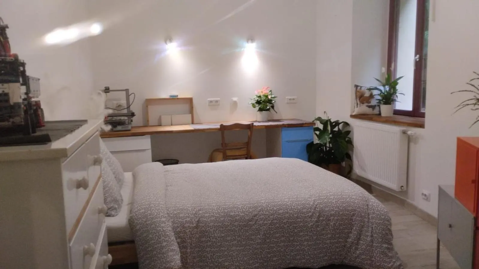 Chambre Avec Grand Bureau Sdb Partagee Chavagne Homestay