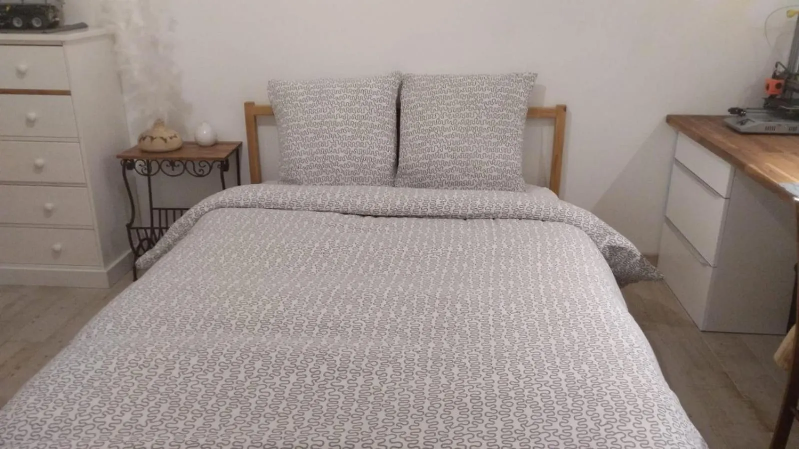 Chambre Avec Grand Bureau Sdb Partagee Chavagne Homestay